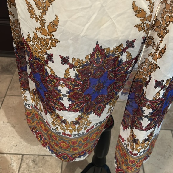 Maurice’s Sheer Mandala Cover - Picture 5 of 8